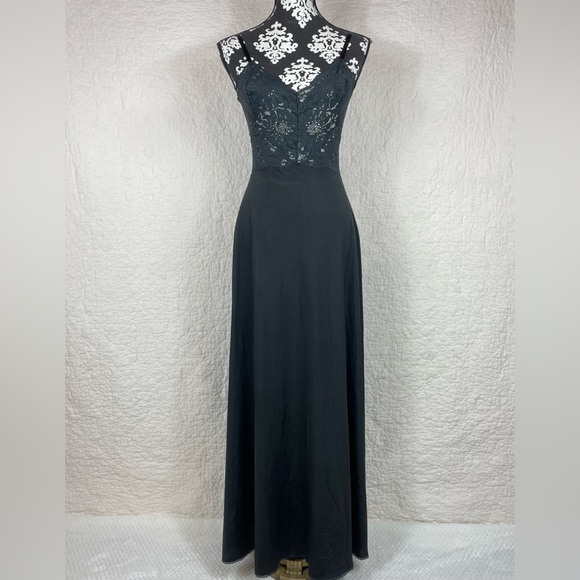 🔥Vintage Fernando Sanchez Silk Blend Nightgown Lace Bodice Full Length Sz S/M - Picture 3 of 14